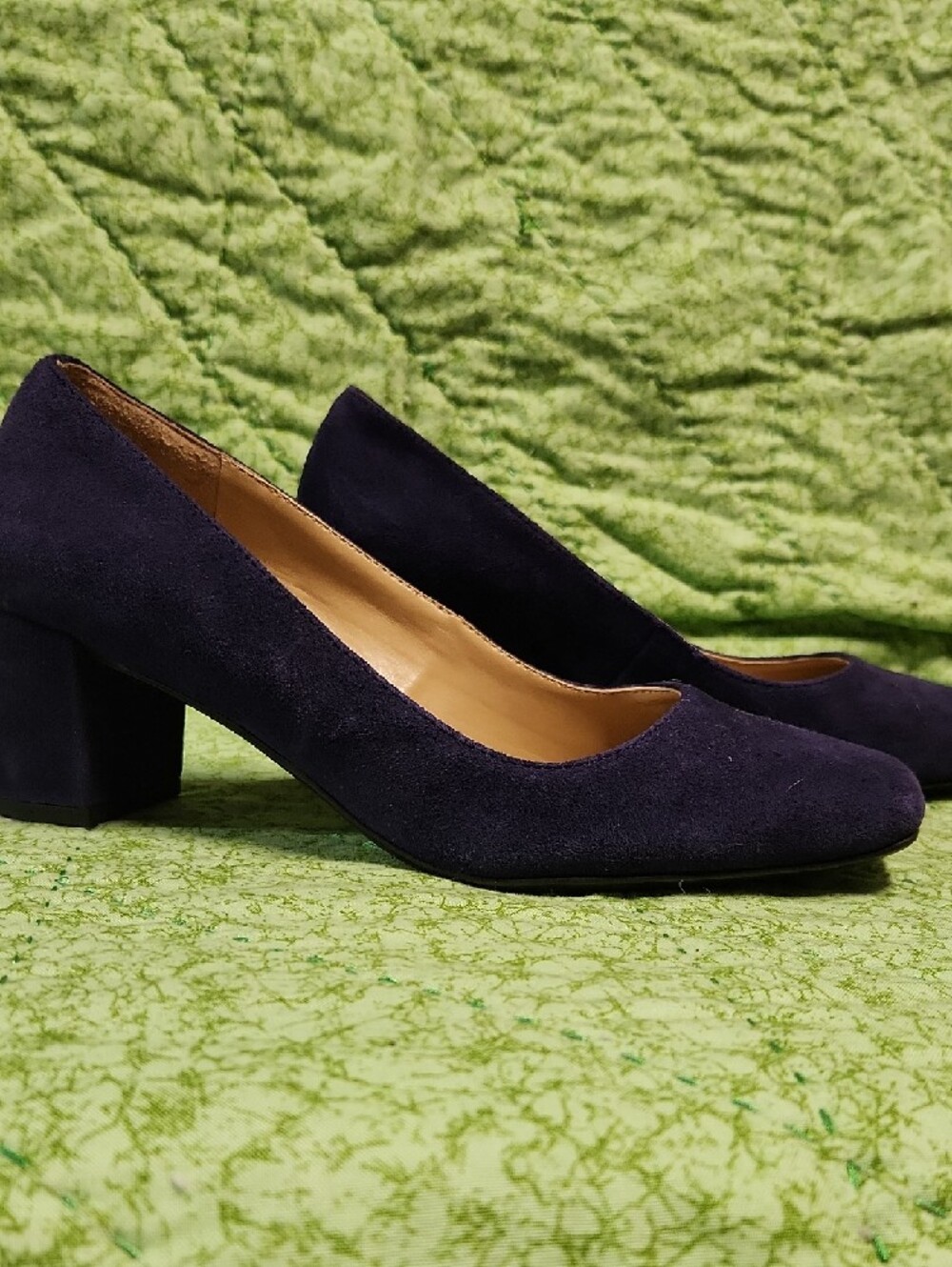 7.5 Naturalizer Navy Suede Block Heel Pumps - Picture 2 of 6